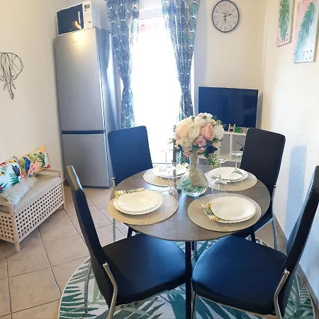 A1- Apt With Terrace Just 3 Min Walk To The Beach Rogoznica (Sibenik-Knin)