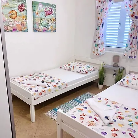 A1- Apt With Terrace Just 3 Min Walk To The Beach * Rogoznica (Sibenik-Knin)