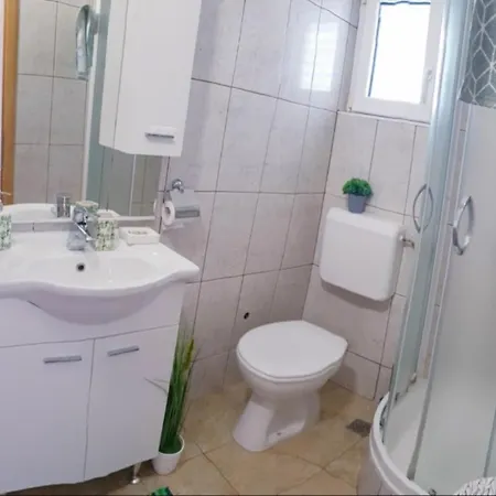 A1- Apt With Terrace Just 3 Min Walk To The Beach *