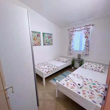 Apartamento A1- Apt With Terrace Just 3 Min Walk To The Beach *